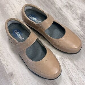 OrthoFeet Mary Jane Shoes | Tan Leather Comfort Slip-On Velcro Strap Sz 7.5 NWOT